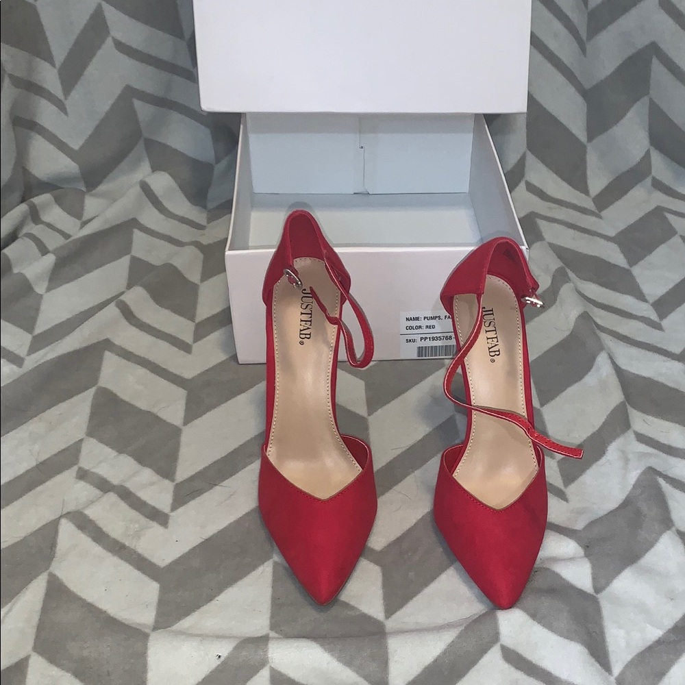 Red high heels - Picture 2 of 3